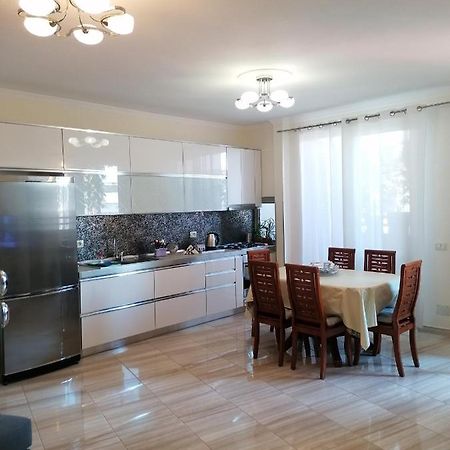 Holiday Center Apartment Shkoder Bagian luar foto